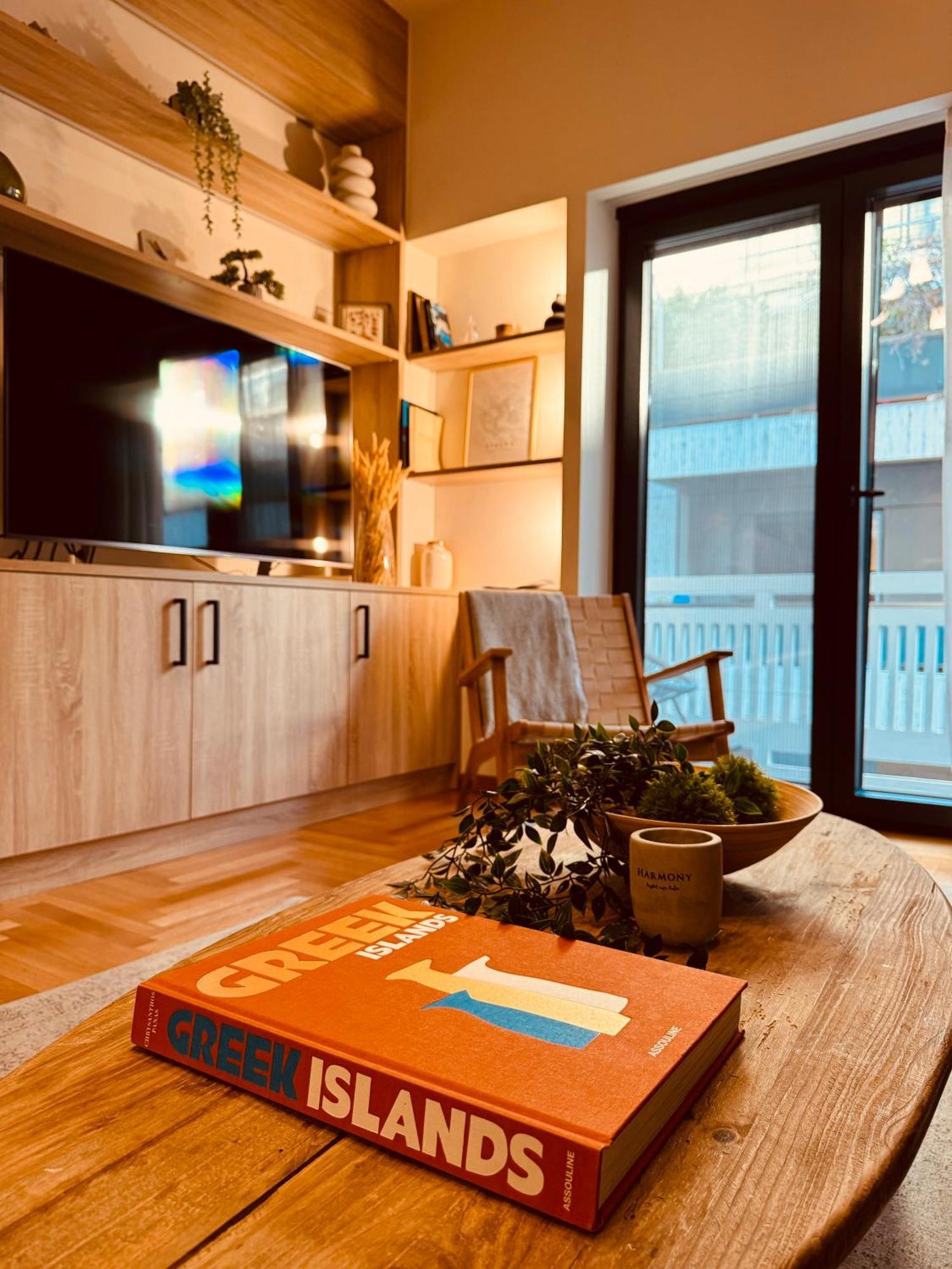 2 Bedroom Apt - Live Like A Local In Kolonaki Athen Exterior foto